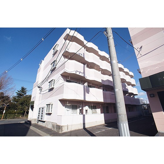 建物外観　公園が近く、緑あふれる環境です