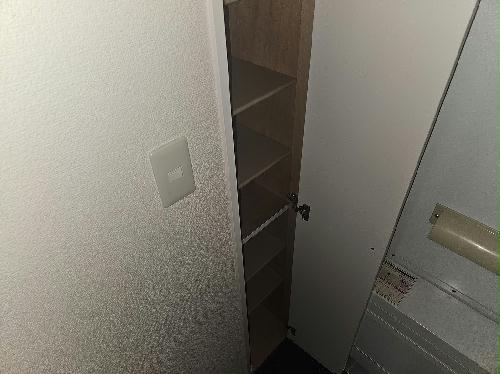 玄関　備品や設備仕様は号室等により異なります。現地をご確認下さい。