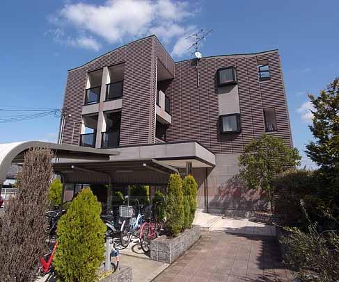 京田辺市田辺南里のマンションの建物外観