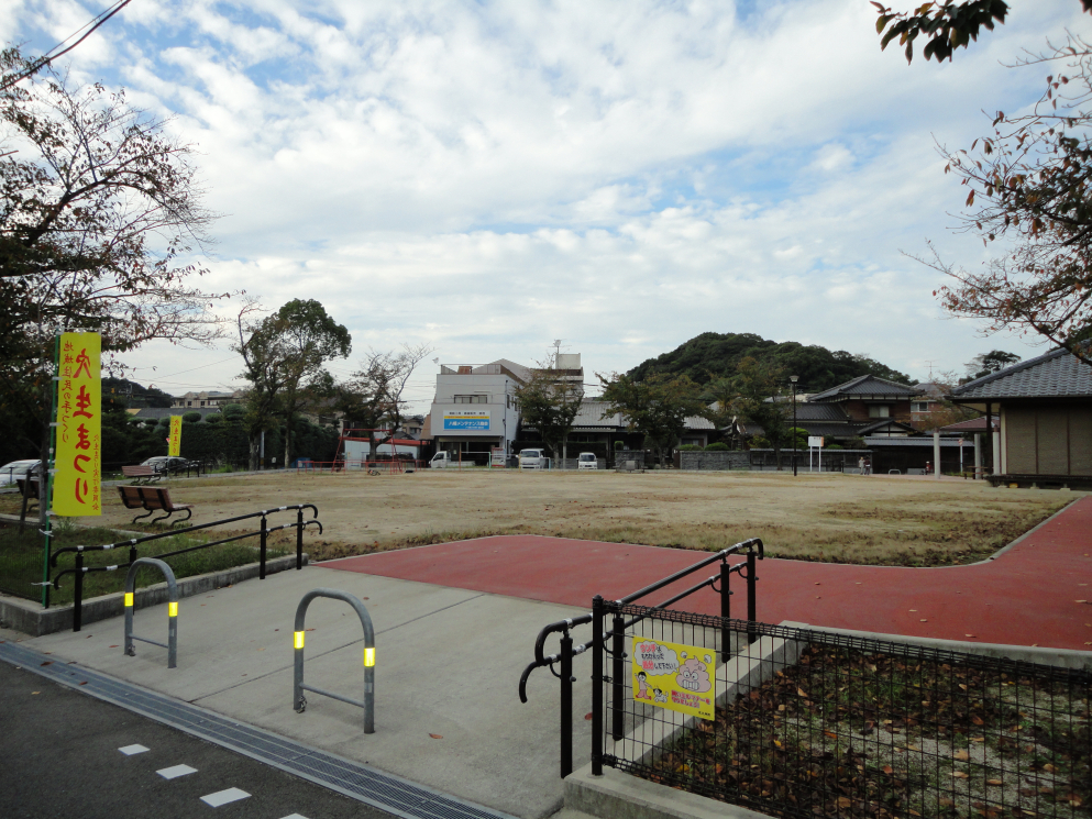 【北九州市八幡西区穴生のマンションの公園】