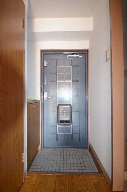 玄関　同物件別号室のものです。