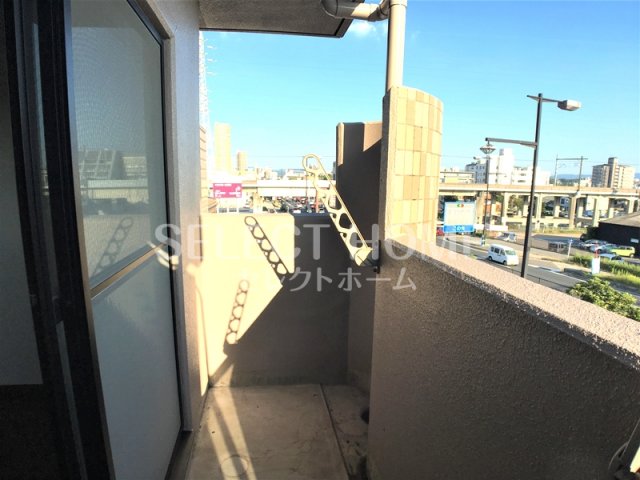 バルコニー　お洗濯にも便利なバルコニー付き