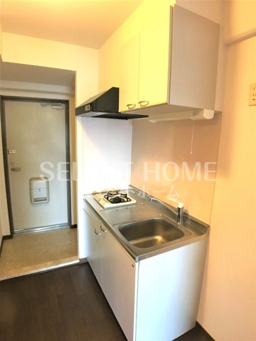 キッチン　同型タイプコンパクトなキッチンで掃除もラクラク