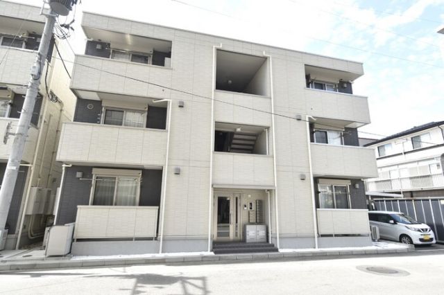 新潟県新潟市中央区川端町４の賃貸アパートの外観