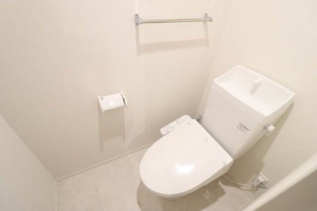 トイレ　温水洗浄暖房便座