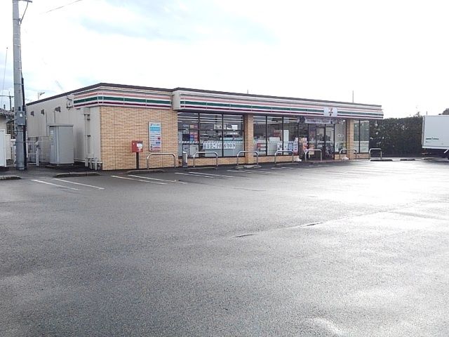 コンビニ　セブンイレブン（コンビニ）まで300m