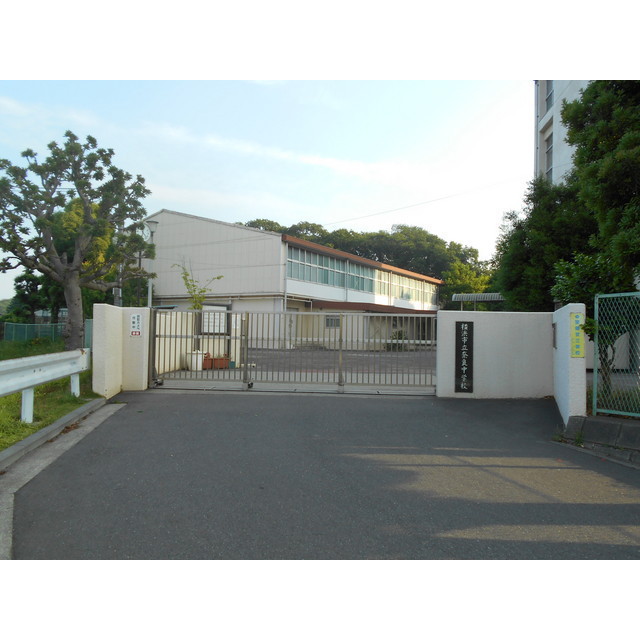 中学校　奈良中学校（中学校）まで2080m