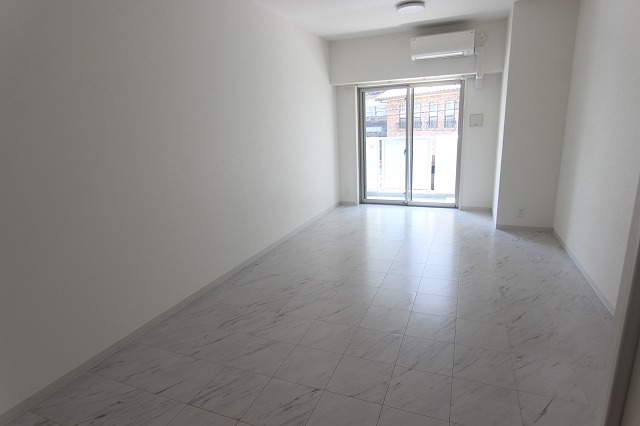 居室・リビング　同物件別部屋