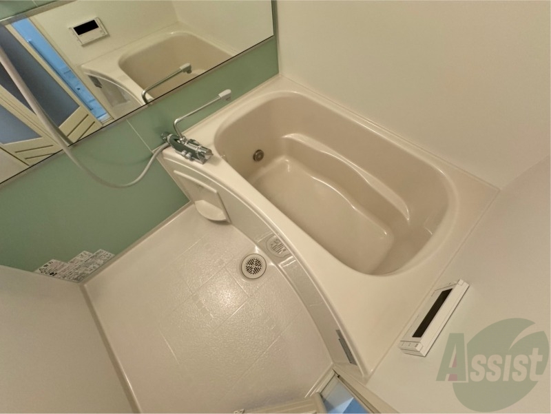 バス・シャワールーム　お風呂になります。一日の疲れを癒してくださいね。