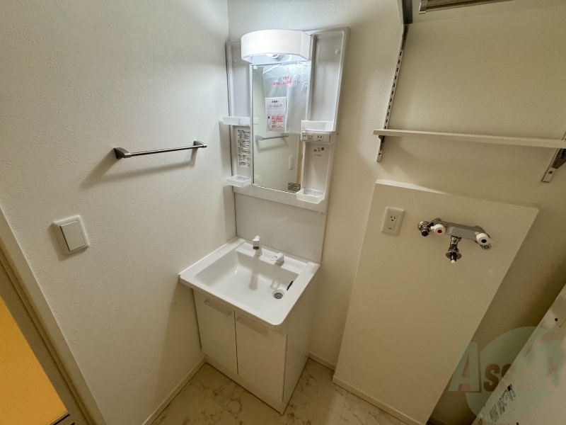 洗面設備　独立洗面台です。大きくてよいですね。シャンプーもできます！