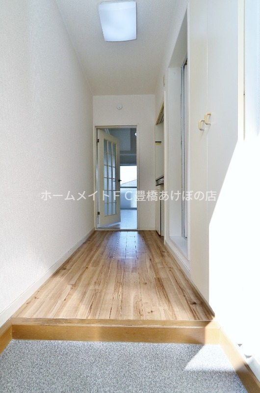 玄関　同型別部屋写真