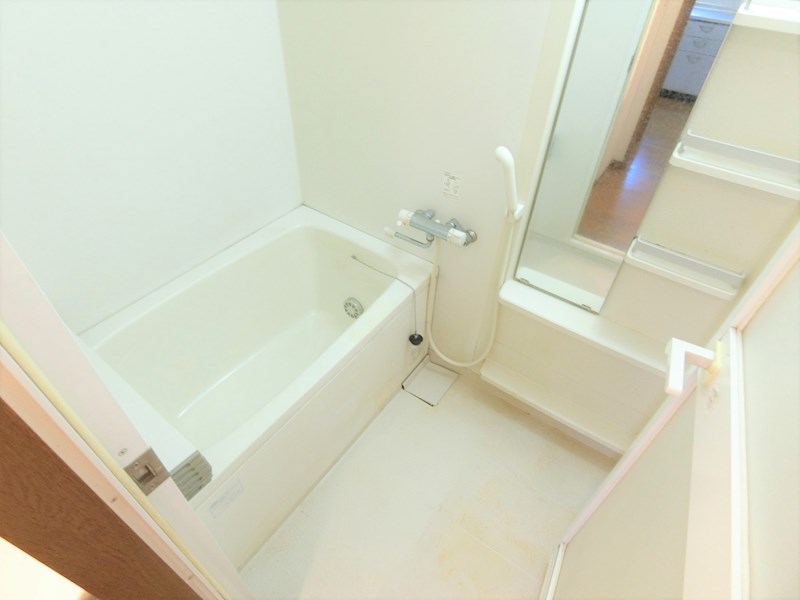 バス・シャワールーム　お手入れ楽々ユニットバス