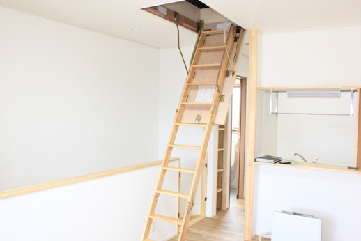 収納　屋根裏収納は電気有り、コンセットもあります。