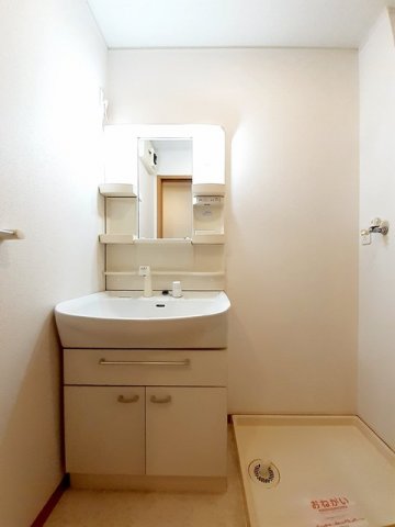 洗面設備　使いやすい洗面所です