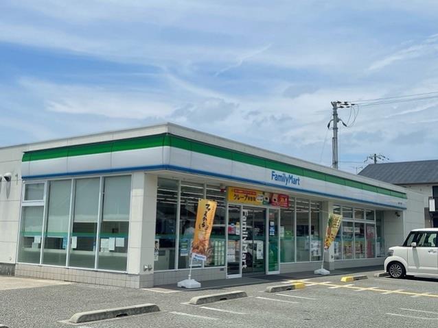 コンビニ　ファミリーマート（コンビニ）まで200m