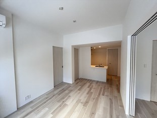 居室・リビング　室内写真は別号室です