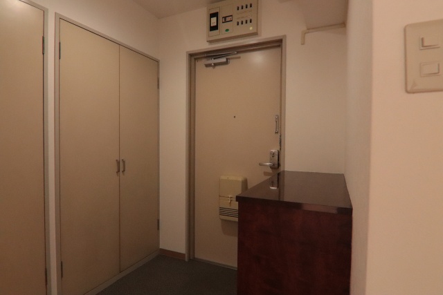 玄関　※別号室の参考写真のため、現状優先です。