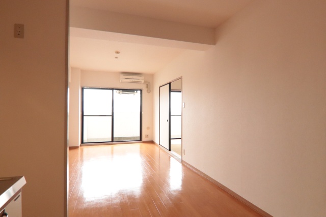 居室・リビング　※別号室の参考写真のため、現状優先です。