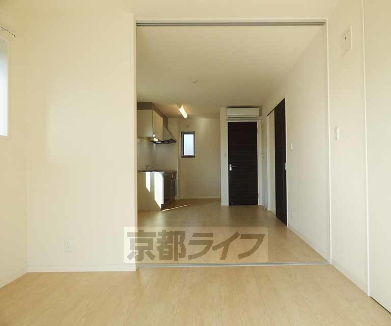 居室・リビング　広々としたお部屋です。