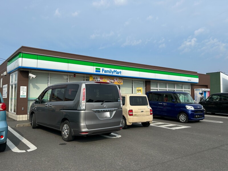 コンビニ　ファミリーマート国分向花店（コンビニ）まで189m