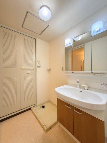 洗面設備　洗面所／収納スペース、室内洗濯機置き場