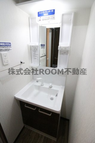 洗面設備　朝の支度にも助かる、独立の洗髪洗面化粧台