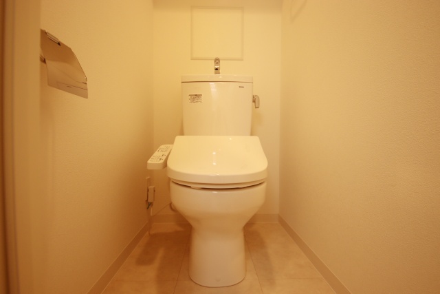 トイレ　※別室の参考写真の為、現況優先です。