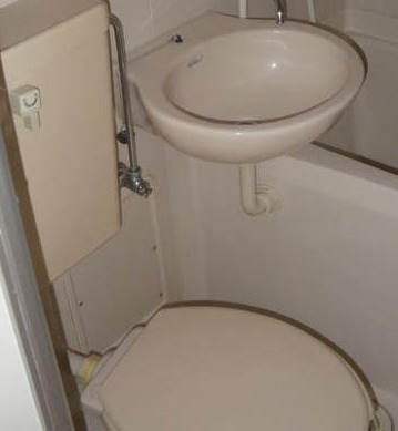 トイレ　三点ユニットのトイレです