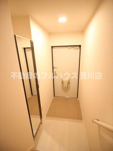 玄関　写真は同建築会社類似物件