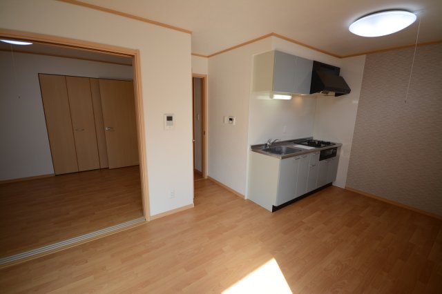 居室・リビング　別号室の写真です。ご参考までに