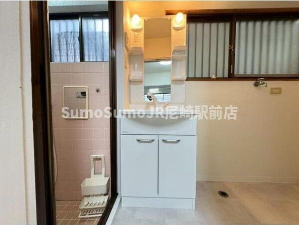 洗面設備　コンパクトで使いやすい洗面所