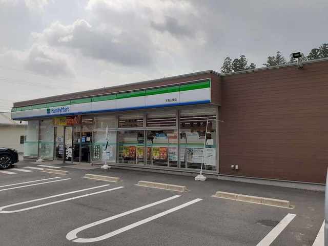 コンビニ　ファミリーマート天竜山東店（コンビニ）まで450m