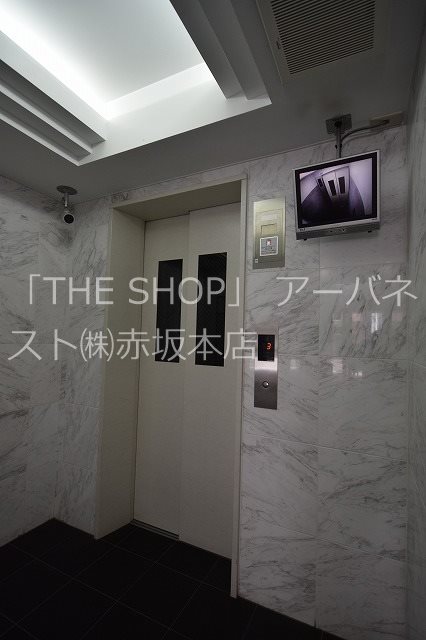 セキュリティ　モニター付きエレベーター
