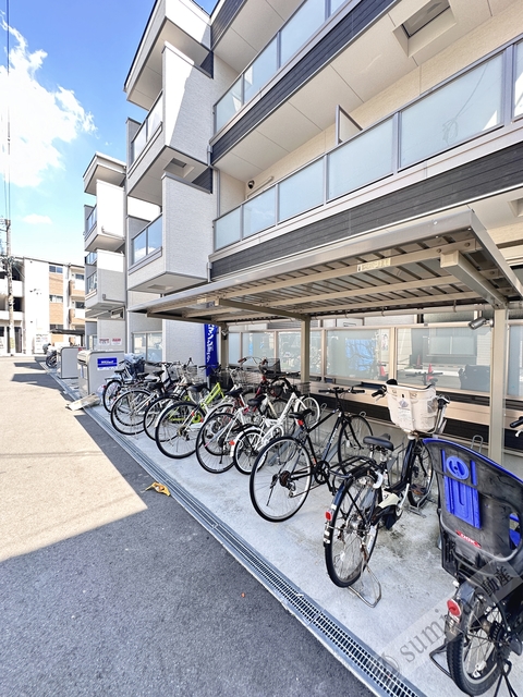 駐車場　屋根付きの駐輪場で雨の日も安心♪