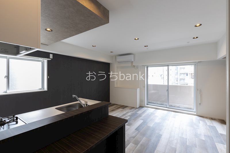 その他部屋・スペース　角部屋で窓も多いです。エアコンも完備で、日々の生活も快適に送