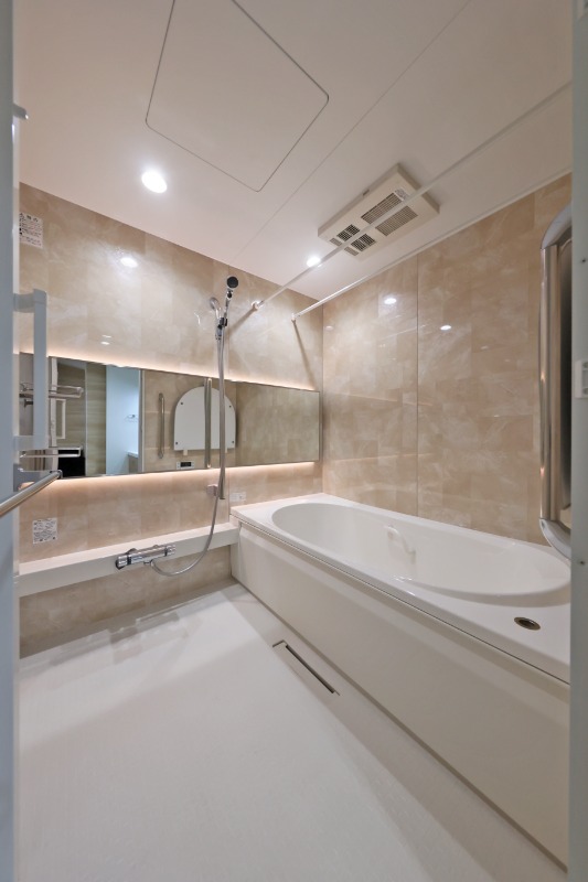 バス・シャワールーム　浴室乾燥機付バスルーム