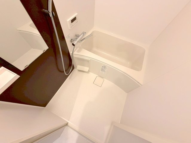 バス・シャワールーム　広めのお風呂は一日の疲れを癒してくれます。