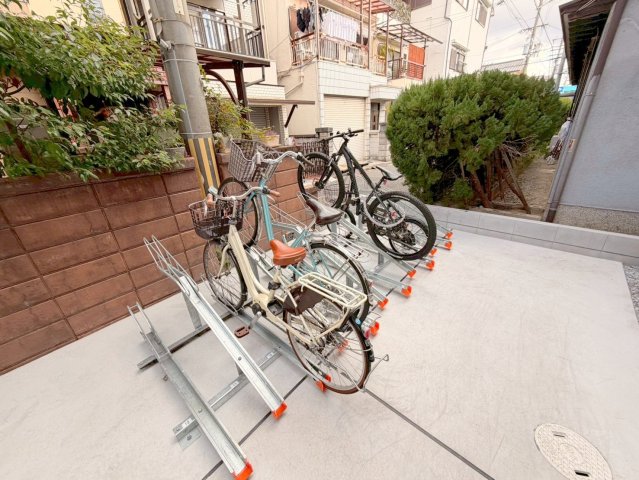 駐車場　敷地内には入居者専用の駐輪スペースもあります。