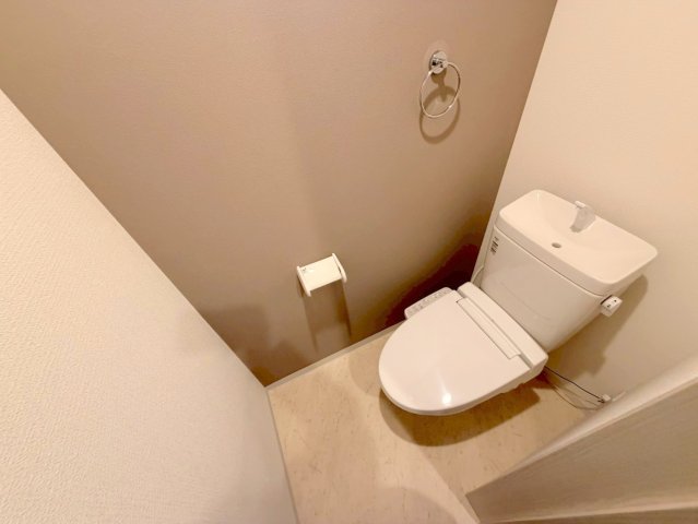 トイレ　綺麗なトイレにはウォシュレット標準装備です。