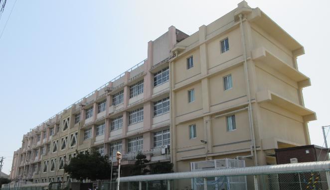 中学校　東大阪市立長瀬中学校（中学校）まで692m