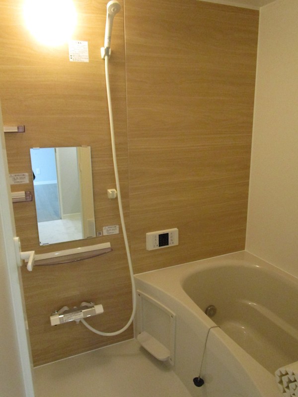 バス・シャワールーム　※別部屋参考画像