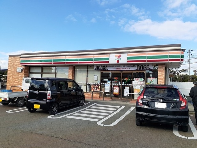 コンビニ　セブンイレブン（コンビニ）まで650m