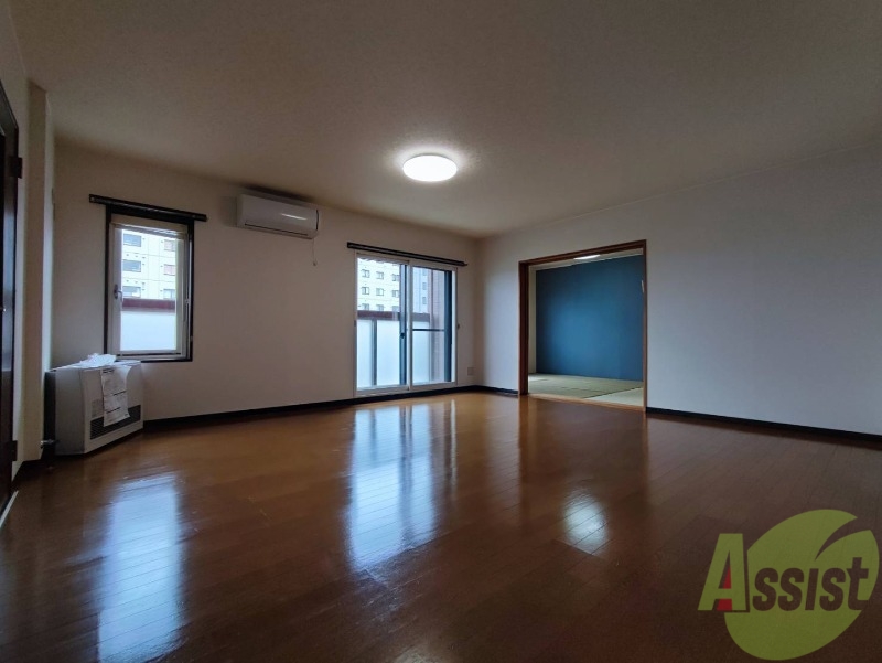 居室・リビング　広くてキレイなお部屋が広がっていて、充実した生活が送れそう。