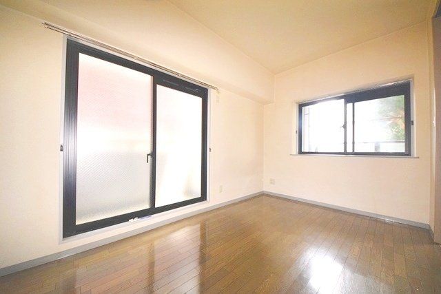 居室・リビング　★角部屋二面採光★