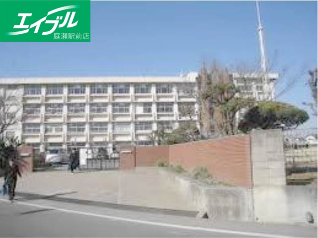 中学校　倉敷市立倉敷第一中学校（中学校）まで653m
