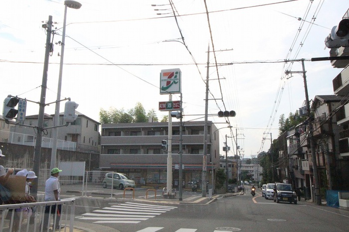 コンビニ　セブンイレブン（コンビニ）まで450m