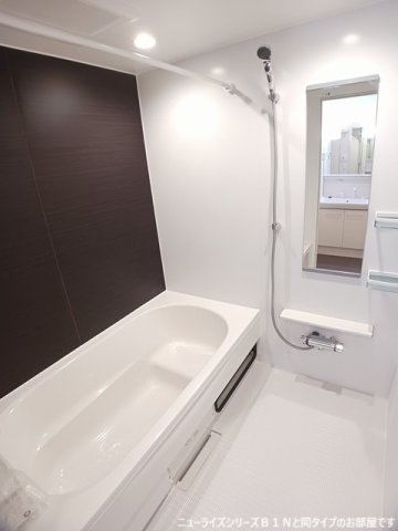 バス・シャワールーム　コンパクトで使いやすいお風呂です