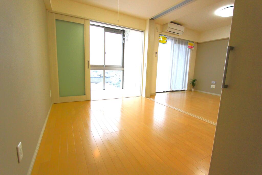 その他部屋・スペース　寝室はゆったり5.8帖！ベットを置いても広々使えます♪