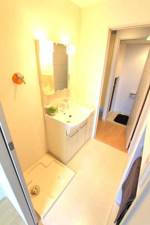 洗面設備　シャワー付きの洗面台！朝の身支度にも便利ですよ(^^♪