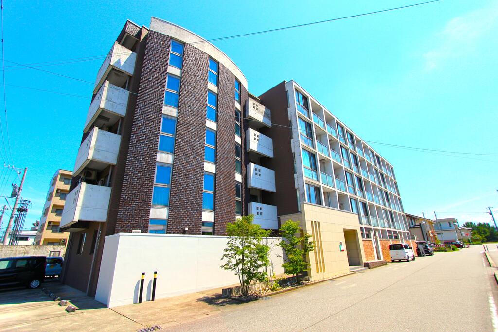 建物外観　弊社管理の『ViaLatteaII』はこちらです♪